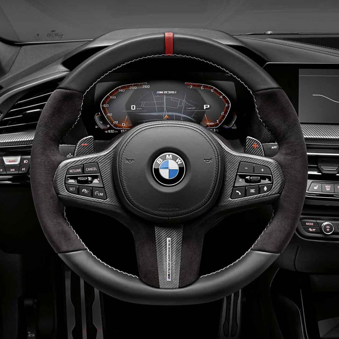 BMW M PERFORMANCE ŘAZENÍ POD VOLANTEM BMW M PERFORMANCE ŘAZENÍ POD VOLANTEM
