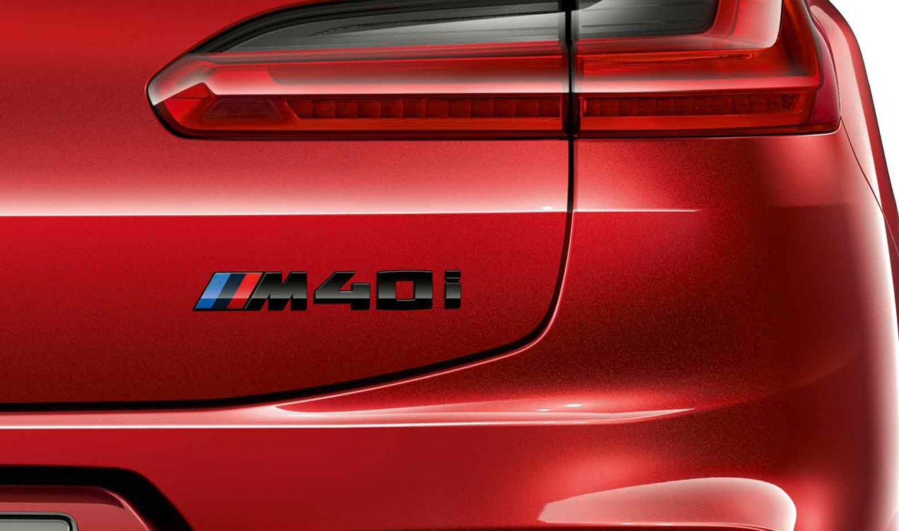 BMW M40i NÁPIS SAMOLEPÍCÍ