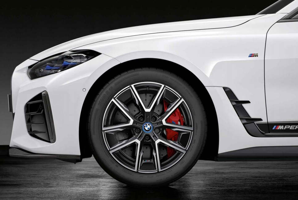 BMW ORIGINÁLNÍ KOMPLETNÍ ZIMNÍ KOLO 858 BMW ORIGINÁLNÍ KOMPLETNÍ ZIMNÍ KOLO 858