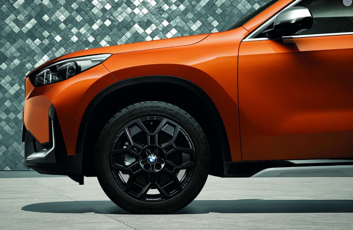 ORIGINÁLNÍ BMW KOMPLETNÍ ZIMNÍ KOLO 880M ORIGINÁLNÍ BMW KOMPLETNÍ ZIMNÍ KOLO 880M