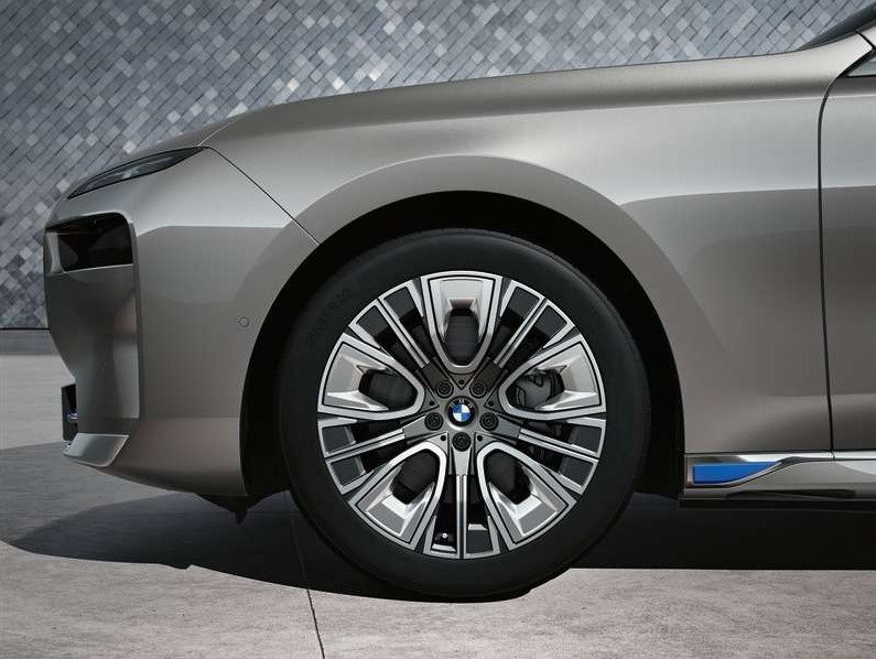 ORIGINÁLNÍ BMW KOMPLETNÍ ZIMNÍ KOLO ORIGINÁLNÍ BMW KOMPLETNÍ ZIMNÍ KOLO