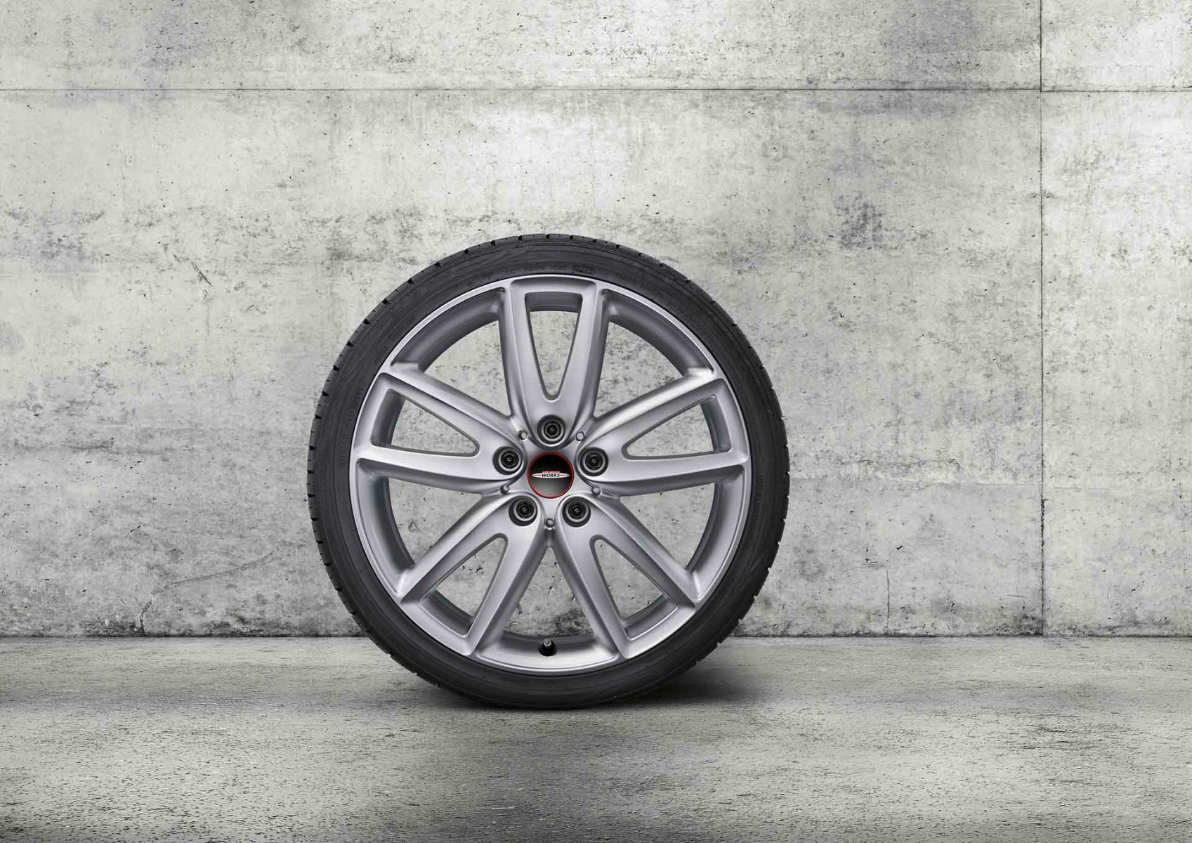 KOMPLETNÍ ZIMNÍ KOLO 18" 815 Silver KOMPLETNÍ ZIMNÍ KOLO 18" 815 Silver